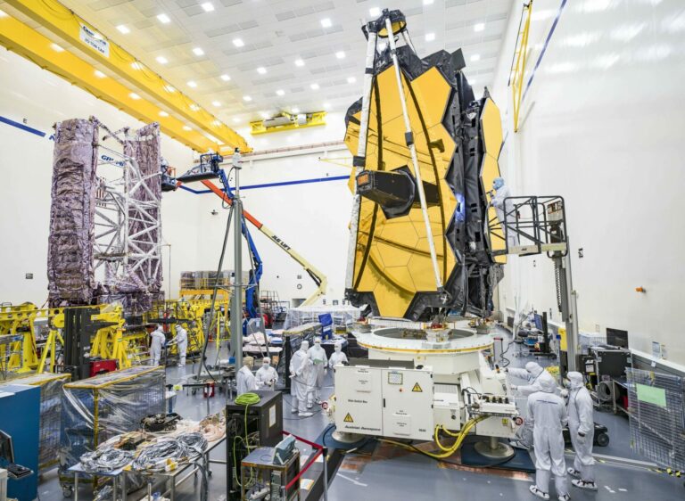 Assembly of the mirror of the James Webb Space Telescope