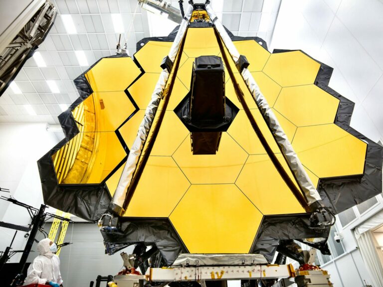 Assembly of the mirror of the James Webb Space Telescope