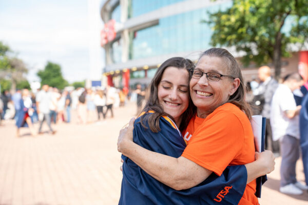 UTSA graduate Jenelle Millison hugs her mom