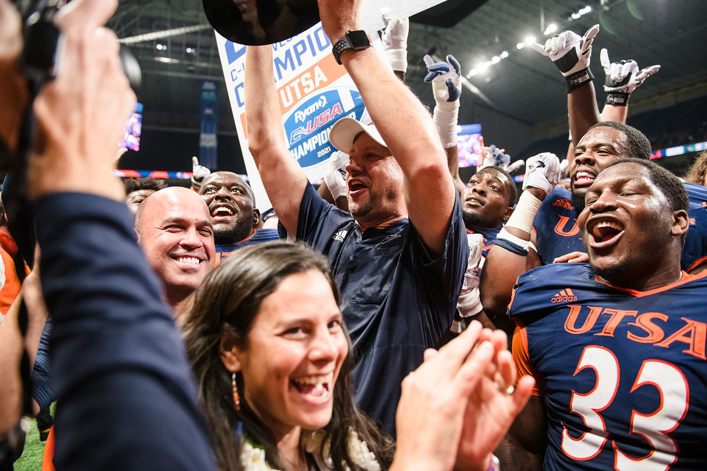 Lica Campos celebrates with the football team