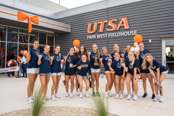 The UTSA soccer team poses for a photo