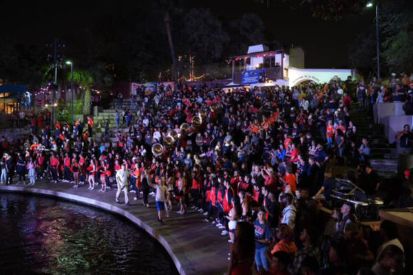 Roadrunner fans pack the Arneson River Theater