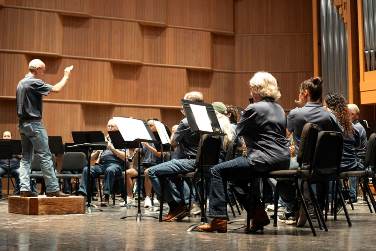 Dean Zarmbinski conducts for the On-Corps veteran band