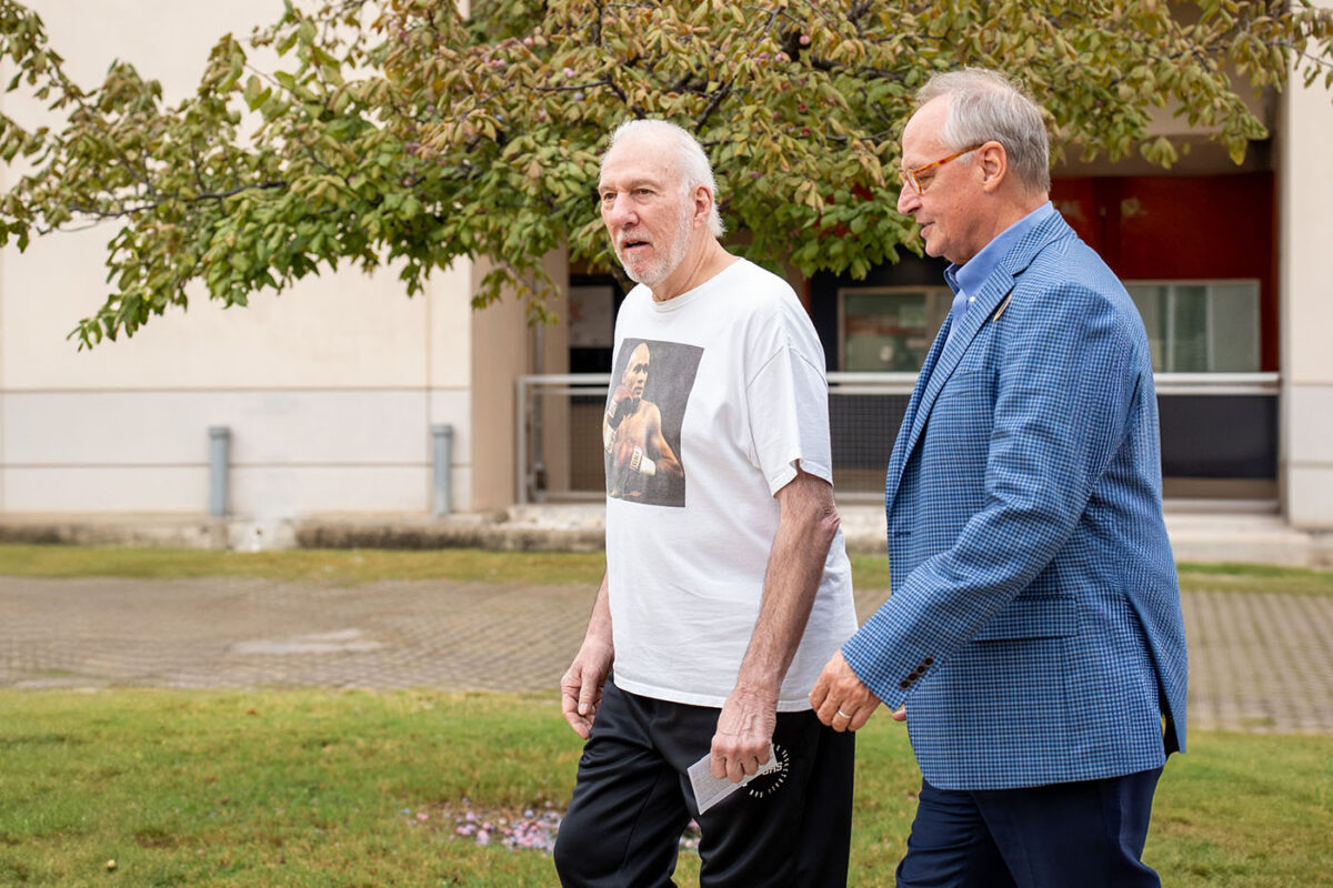 Spurs Head Coach Gregg Popovich and UTSA President Taylor Eighmy had a friendly chat.