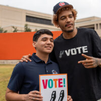 Jeremy Sochan poses for a photo with a fan