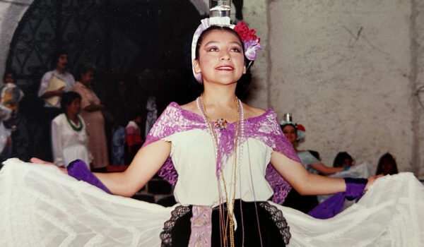 Sidury Christiansen dances in a Mexico street.