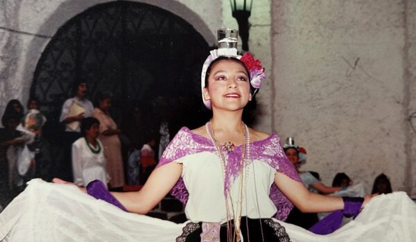 Sidury Christiansen dances in a Mexico street.